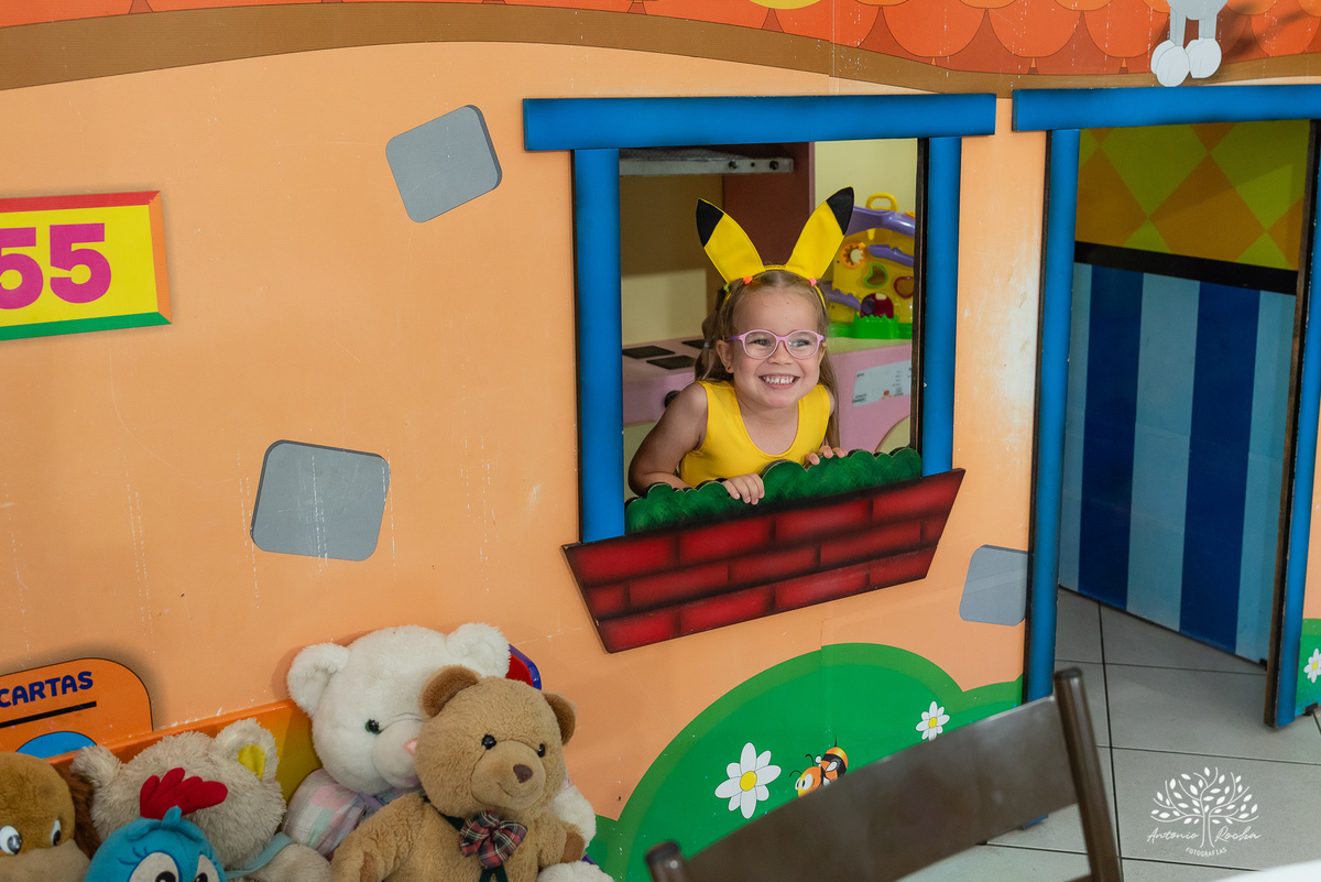 festa- 5 anos- Maia- Picachu- decoração- diversão- brinquedos- playground- tirolesa- amigos- surpresa- balas- guloseimas- Parabéns- apoio- carinho- crianças- pureza- autenticidade- família- cliques- alegria-Pelotas-Tio Guigui-Antonio Rocha Fotografias