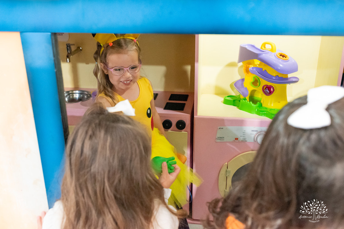 festa- 5 anos- Maia- Picachu- decoração- diversão- brinquedos- playground- tirolesa- amigos- surpresa- balas- guloseimas- Parabéns- apoio- carinho- crianças- pureza- autenticidade- família- cliques- alegria-Pelotas-Tio Guigui-Antonio Rocha Fotografias