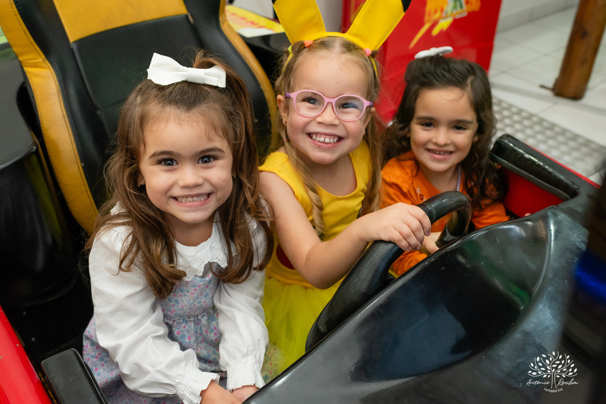 festa- 5 anos- Maia- Picachu- decoração- diversão- brinquedos- playground- tirolesa- amigos- surpresa- balas- guloseimas- Parabéns- apoio- carinho- crianças- pureza- autenticidade- família- cliques- alegria-Pelotas-Tio Guigui-Antonio Rocha Fotografias