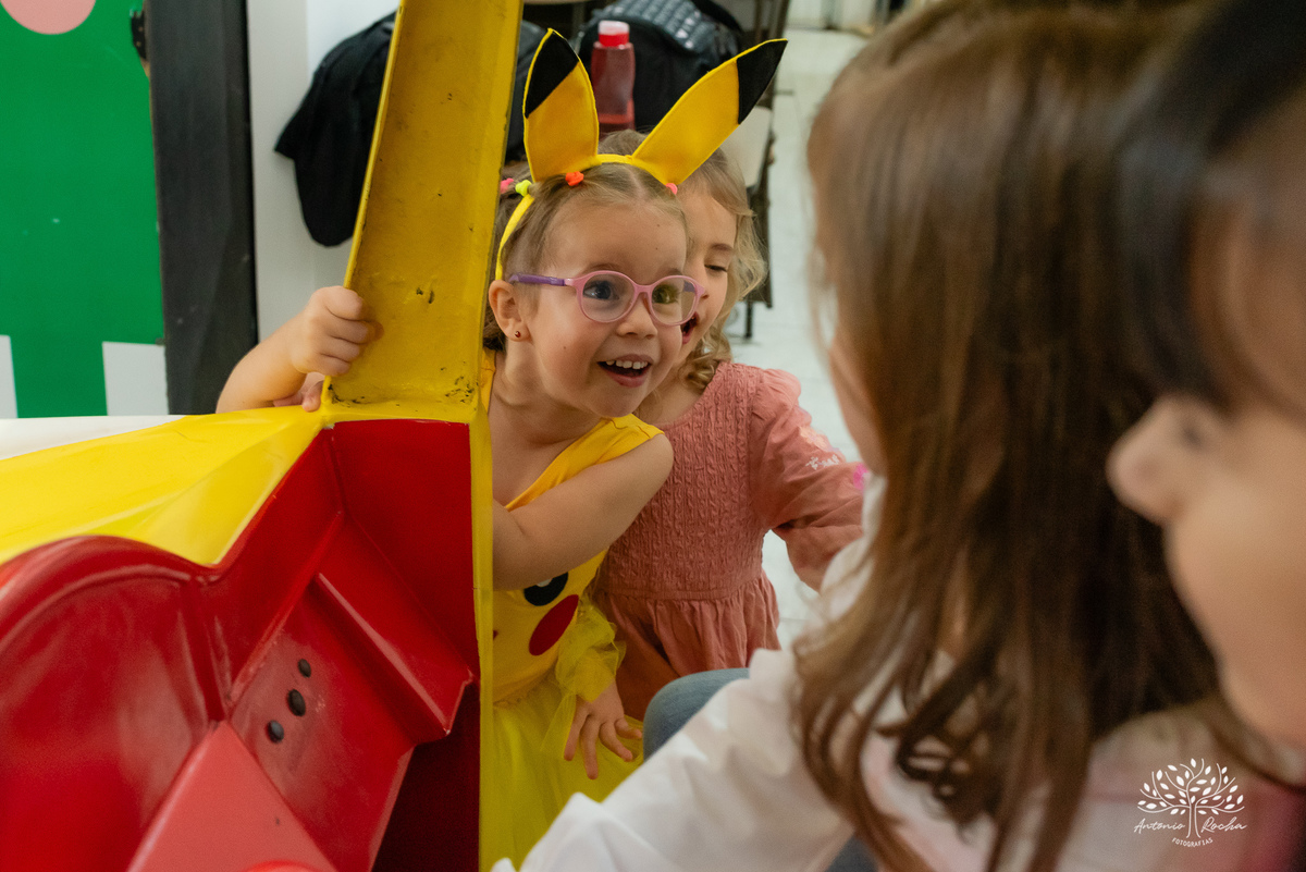 festa- 5 anos- Maia- Picachu- decoração- diversão- brinquedos- playground- tirolesa- amigos- surpresa- balas- guloseimas- Parabéns- apoio- carinho- crianças- pureza- autenticidade- família- cliques- alegria-Pelotas-Tio Guigui-Antonio Rocha Fotografias