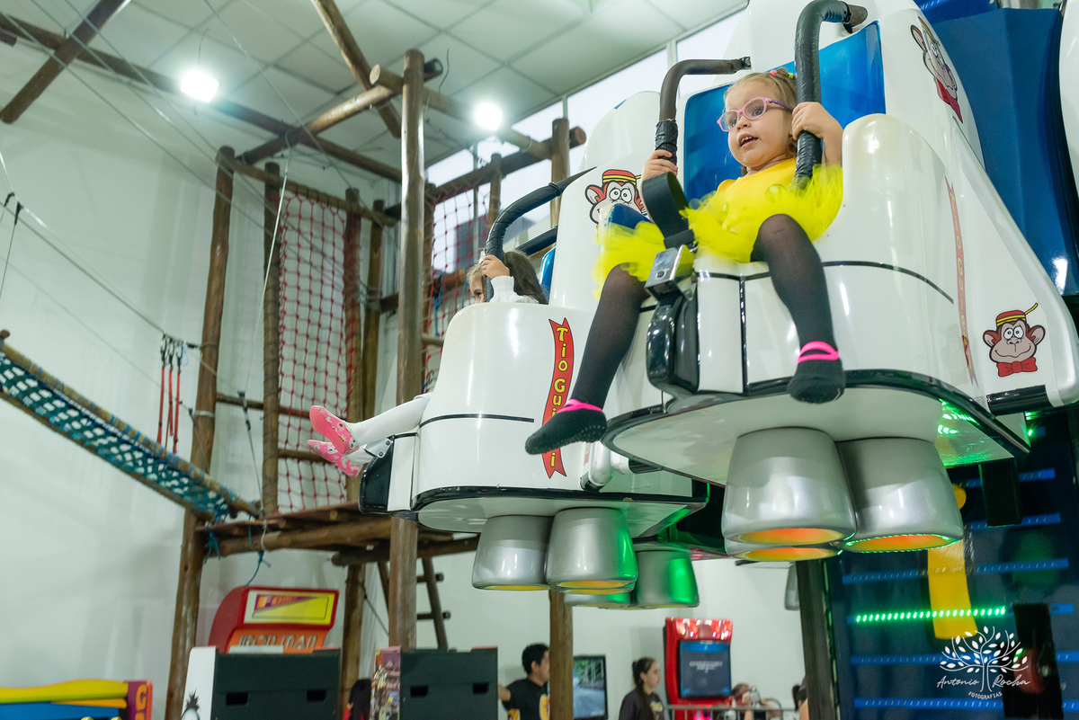 festa- 5 anos- Maia- Picachu- decoração- diversão- brinquedos- playground- tirolesa- amigos- surpresa- balas- guloseimas- Parabéns- apoio- carinho- crianças- pureza- autenticidade- família- cliques- alegria-Pelotas-Tio Guigui-Antonio Rocha Fotografias