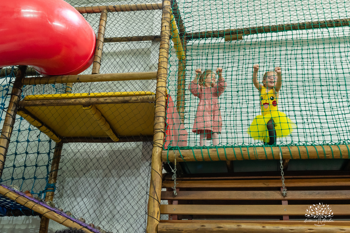 festa- 5 anos- Maia- Picachu- decoração- diversão- brinquedos- playground- tirolesa- amigos- surpresa- balas- guloseimas- Parabéns- apoio- carinho- crianças- pureza- autenticidade- família- cliques- alegria-Pelotas-Tio Guigui-Antonio Rocha Fotografias