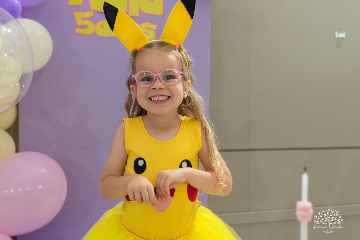 festa- 5 anos- Maia- Picachu- decoração- diversão- brinquedos- playground- tirolesa- amigos- surpresa- balas- guloseimas- Parabéns- apoio- carinho- crianças- pureza- autenticidade- família- cliques- alegria-Pelotas-Tio Guigui-Antonio Rocha Fotografias