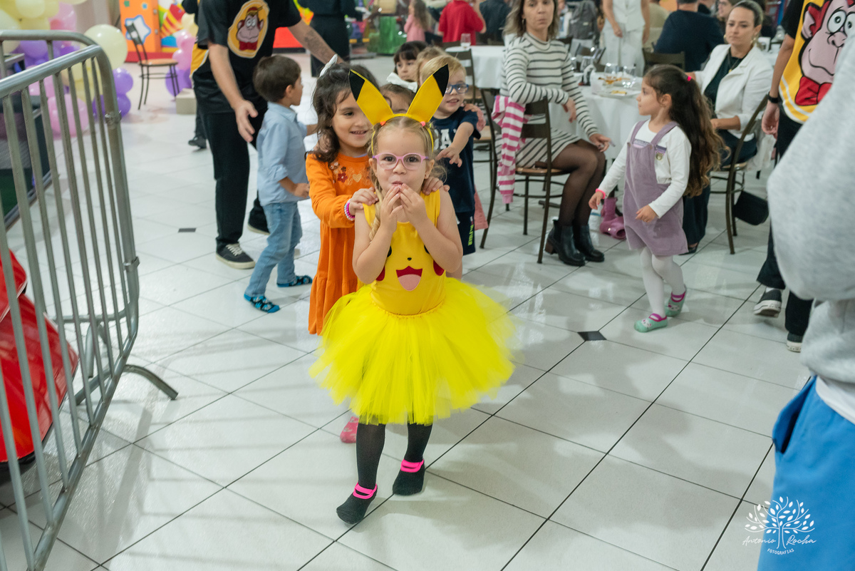 festa- 5 anos- Maia- Picachu- decoração- diversão- brinquedos- playground- tirolesa- amigos- surpresa- balas- guloseimas- Parabéns- apoio- carinho- crianças- pureza- autenticidade- família- cliques- alegria-Pelotas-Tio Guigui-Antonio Rocha Fotografias