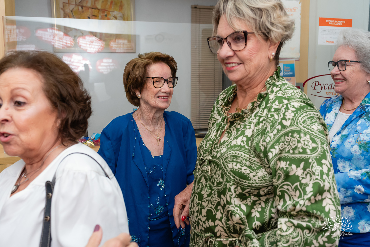 Julieta - Aniversário - 90 anos - Fotógrafa - Celebração - Amor - Família - Amigos - Memórias - Carinho - Chuva - Abraços - Momentos especiais - Gratidão - Confiança - Cliques -União - Antonio Rocha Fotografias-Pelotas-Restaurante-Pycadilhos