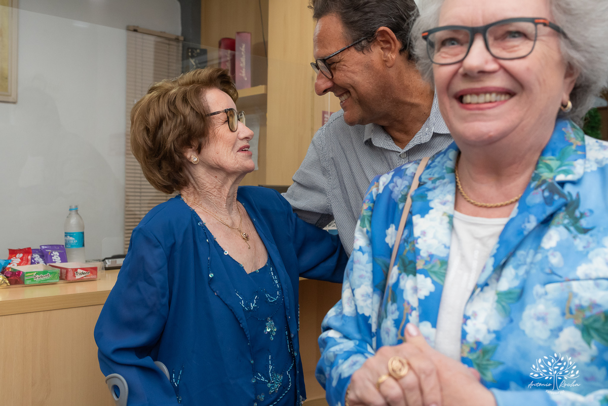 Julieta - Aniversário - 90 anos - Fotógrafa - Celebração - Amor - Família - Amigos - Memórias - Carinho - Chuva - Abraços - Momentos especiais - Gratidão - Confiança - Cliques -União - Antonio Rocha Fotografias-Pelotas-Restaurante-Pycadilhos
