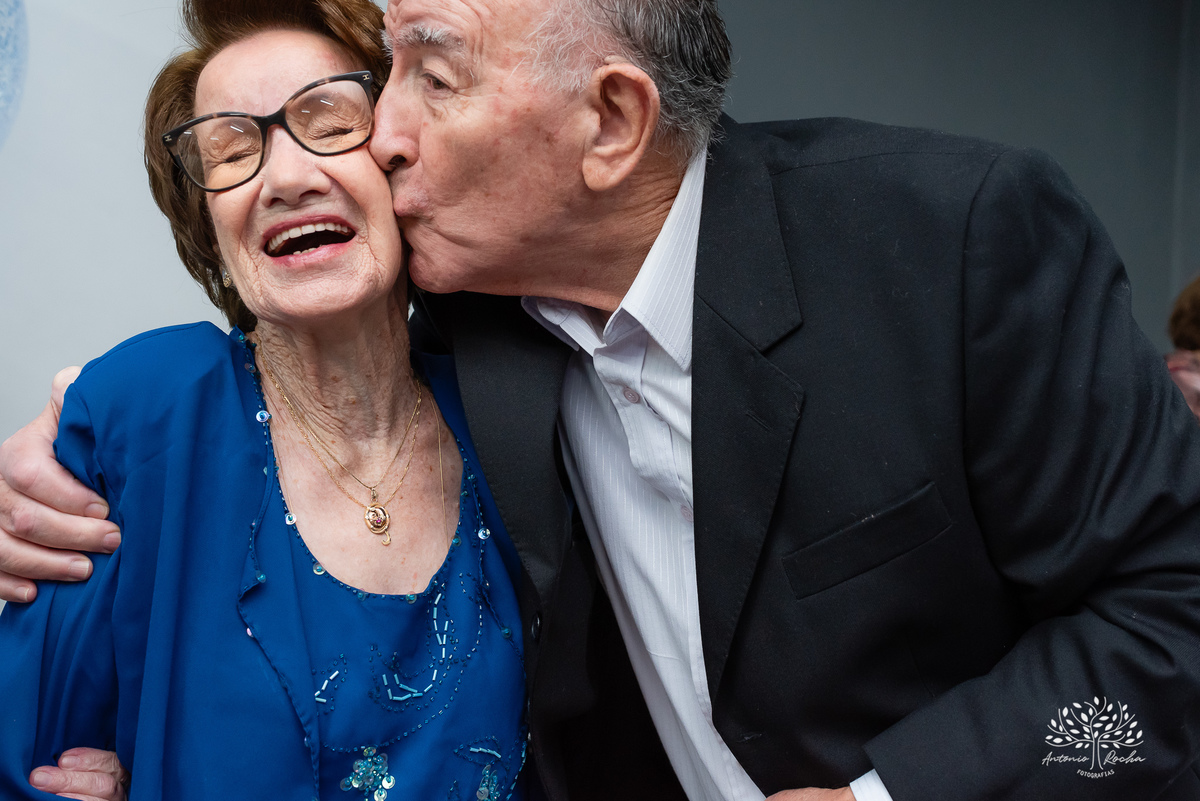 Julieta - Aniversário - 90 anos - Fotógrafa - Celebração - Amor - Família - Amigos - Memórias - Carinho - Chuva - Abraços - Momentos especiais - Gratidão - Confiança - Cliques -União - Antonio Rocha Fotografias-Pelotas-Restaurante-Pycadilhos