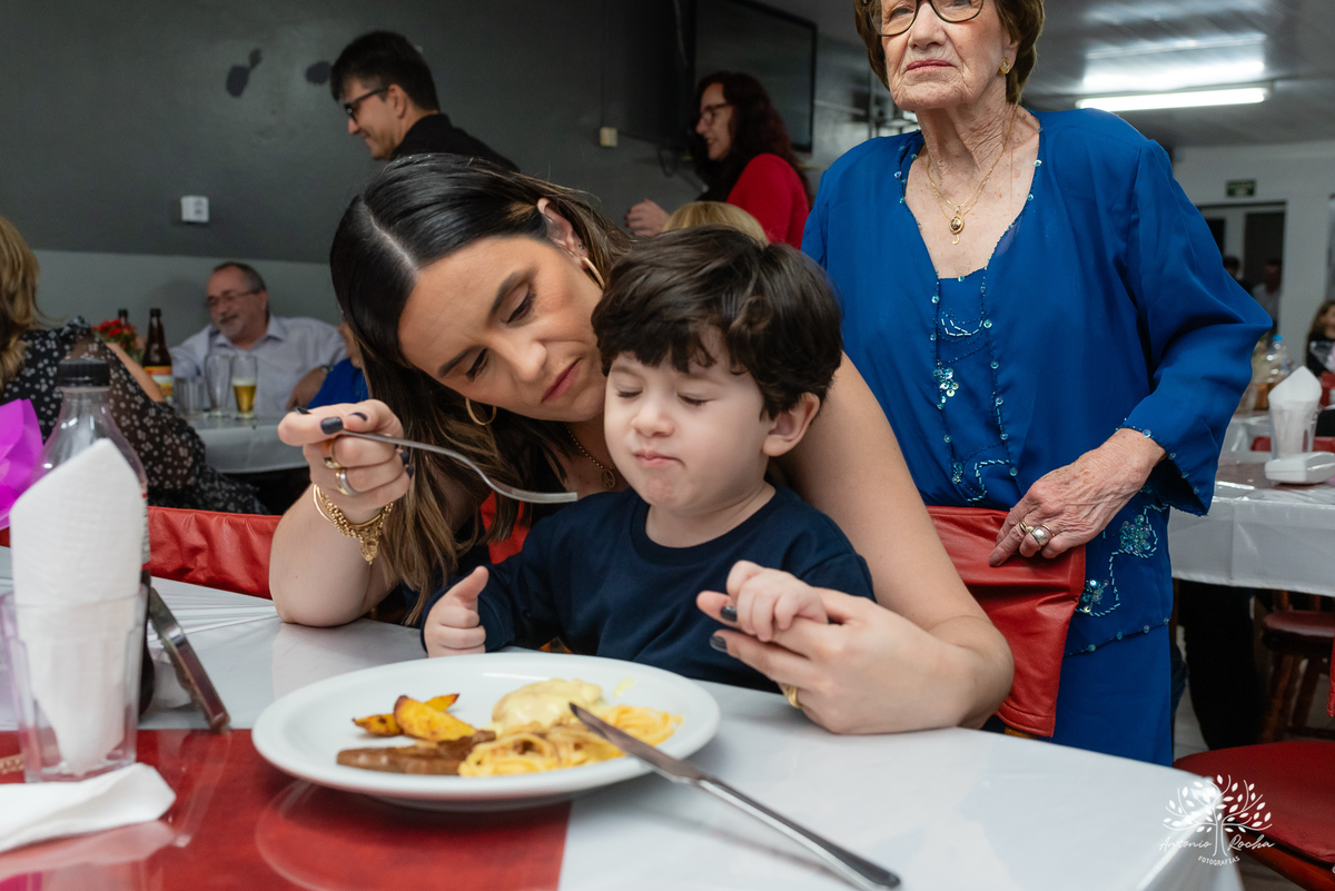 Julieta - Aniversário - 90 anos - Fotógrafa - Celebração - Amor - Família - Amigos - Memórias - Carinho - Chuva - Abraços - Momentos especiais - Gratidão - Confiança - Cliques -União - Antonio Rocha Fotografias-Pelotas-Restaurante-Pycadilhos