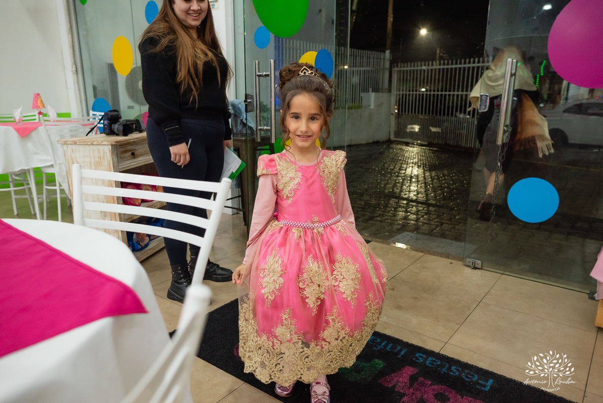 festa infantil - festa de aniversário - fotografia de festa - tema Barbie - decoração de festa -tarde chuvosa - brincadeiras infantis - pinturas artísticas- fotógrafo profissional - festa temática - bolo de aniversário- Antonio Rocha Fotografias-Pelotas