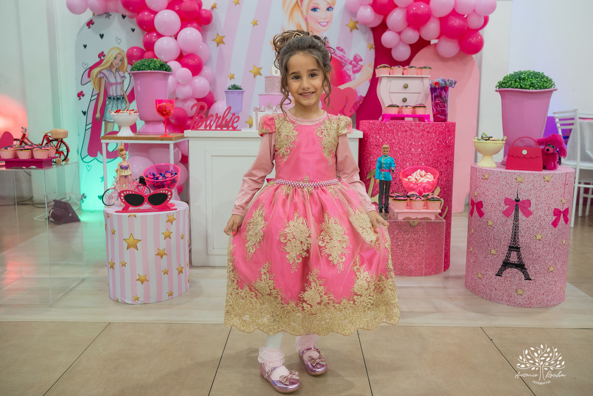 festa infantil - festa de aniversário - fotografia de festa - tema Barbie - decoração de festa -tarde chuvosa - brincadeiras infantis - pinturas artísticas- fotógrafo profissional - festa temática - bolo de aniversário- Antonio Rocha Fotografias-Pelotas