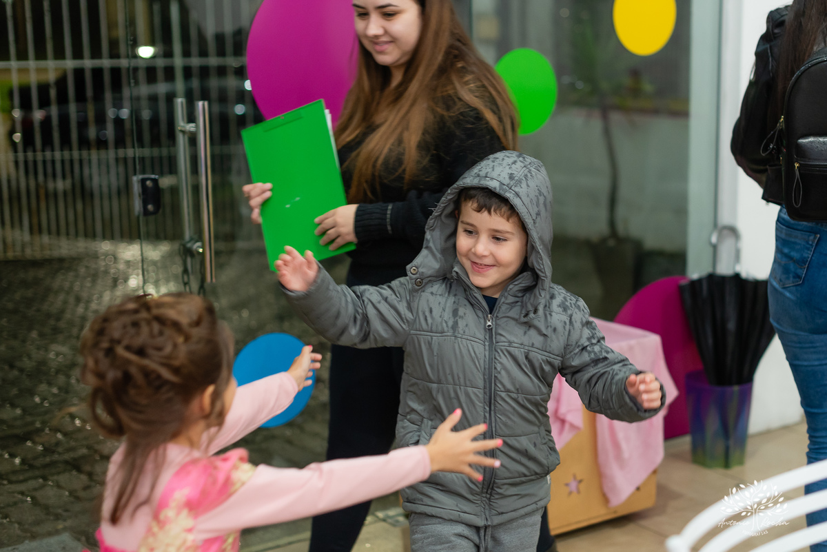 festa infantil - festa de aniversário - fotografia de festa - tema Barbie - decoração de festa -tarde chuvosa - brincadeiras infantis - pinturas artísticas- fotógrafo profissional - festa temática - bolo de aniversário- Antonio Rocha Fotografias-Pelotas