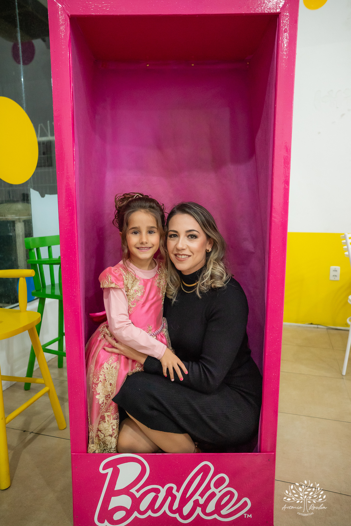 festa infantil - festa de aniversário - fotografia de festa - tema Barbie - decoração de festa -tarde chuvosa - brincadeiras infantis - pinturas artísticas- fotógrafo profissional - festa temática - bolo de aniversário- Antonio Rocha Fotografias-Pelotas