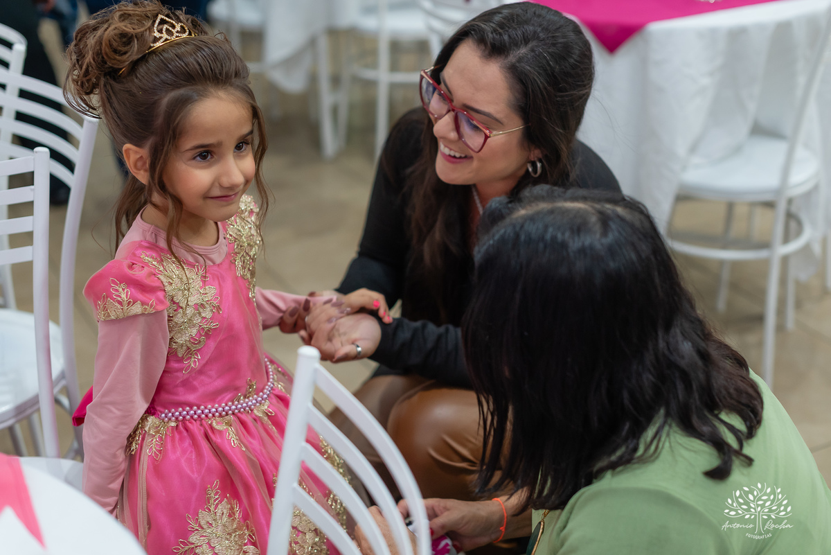 festa infantil - festa de aniversário - fotografia de festa - tema Barbie - decoração de festa -tarde chuvosa - brincadeiras infantis - pinturas artísticas- fotógrafo profissional - festa temática - bolo de aniversário- Antonio Rocha Fotografias-Pelotas