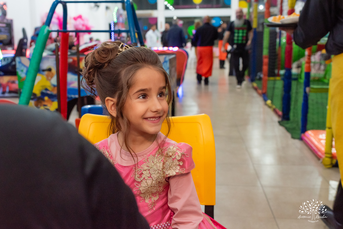 festa infantil - festa de aniversário - fotografia de festa - tema Barbie - decoração de festa -tarde chuvosa - brincadeiras infantis - pinturas artísticas- fotógrafo profissional - festa temática - bolo de aniversário- Antonio Rocha Fotografias-Pelotas