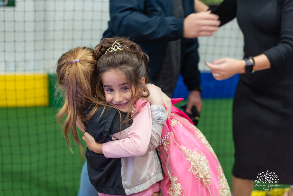 festa infantil - festa de aniversário - fotografia de festa - tema Barbie - decoração de festa -tarde chuvosa - brincadeiras infantis - pinturas artísticas- fotógrafo profissional - festa temática - bolo de aniversário- Antonio Rocha Fotografias-Pelotas