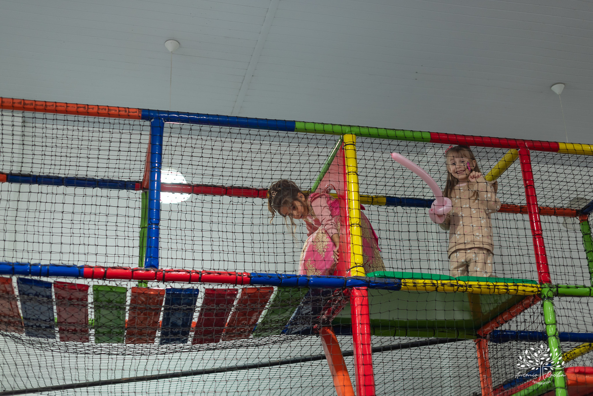 festa infantil - festa de aniversário - fotografia de festa - tema Barbie - decoração de festa -tarde chuvosa - brincadeiras infantis - pinturas artísticas- fotógrafo profissional - festa temática - bolo de aniversário- Antonio Rocha Fotografias-Pelotas