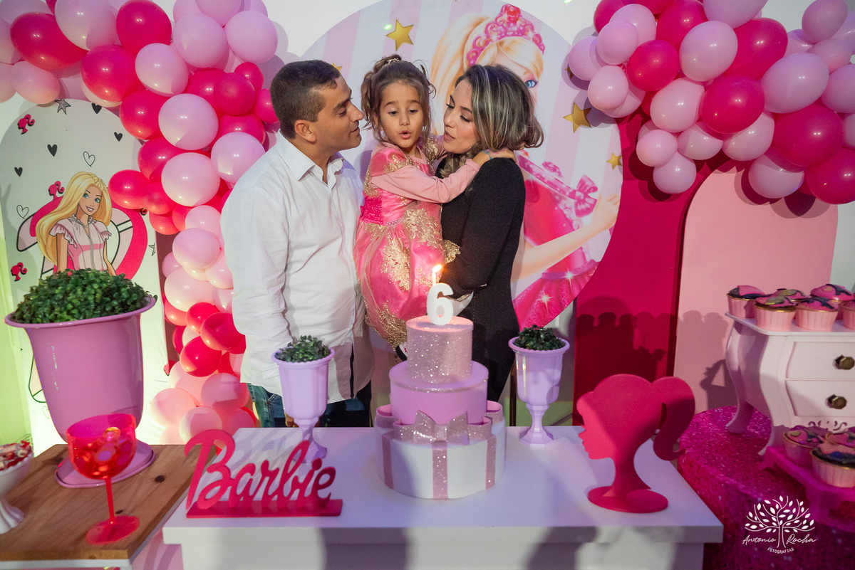 festa infantil - festa de aniversário - fotografia de festa - tema Barbie - decoração de festa -tarde chuvosa - brincadeiras infantis - pinturas artísticas- fotógrafo profissional - festa temática - bolo de aniversário- Antonio Rocha Fotografias-Pelotas