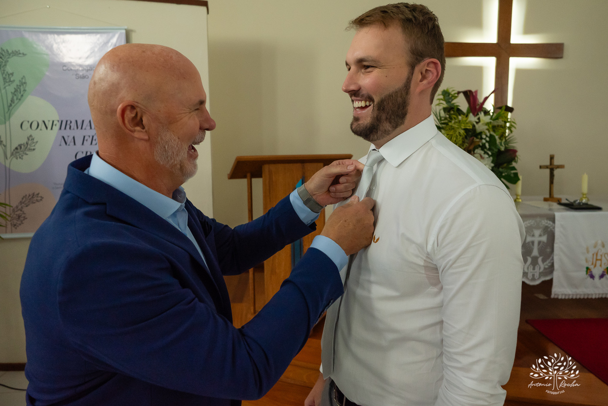 casamento - Camila e Lucas - cerimônia - igreja - avô da noiva - emocionante - chuva - ensaio fotográfico - amor - conexão - recepção - convidados - pista de dança - festa animada - família - amigos - alegria - Antonio Rocha Fotografias-Pelotas