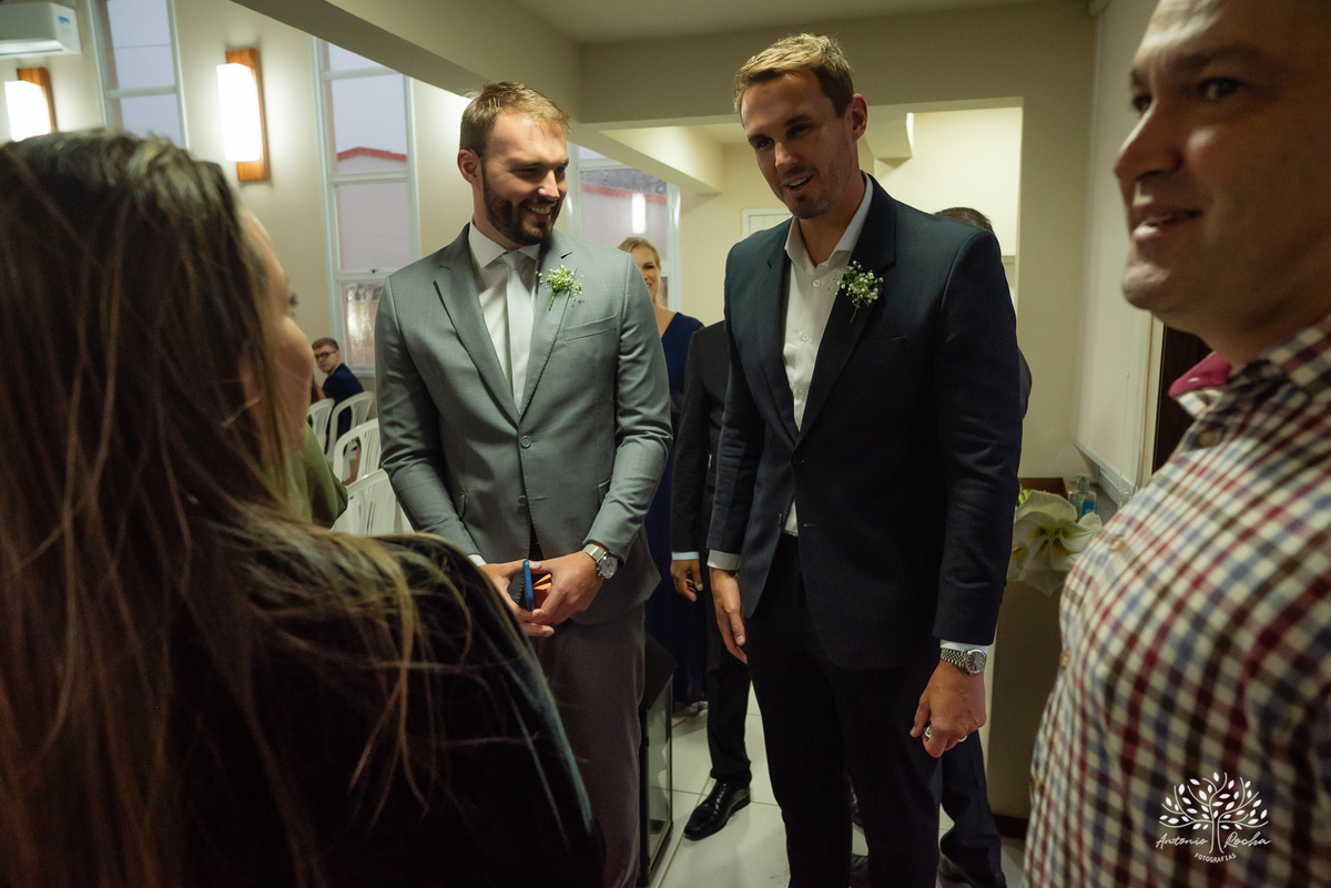 casamento - Camila e Lucas - cerimônia - igreja - avô da noiva - emocionante - chuva - ensaio fotográfico - amor - conexão - recepção - convidados - pista de dança - festa animada - família - amigos - alegria - Antonio Rocha Fotografias-Pelotas