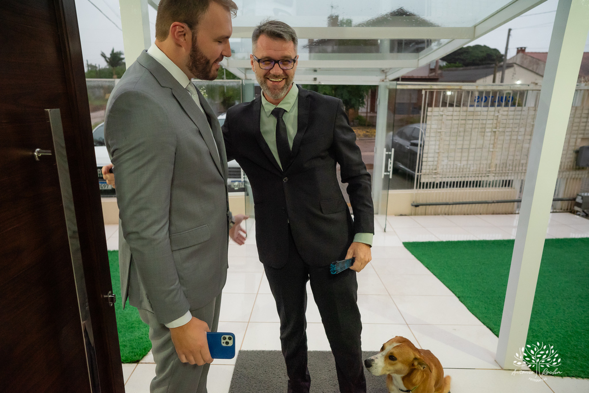 casamento - Camila e Lucas - cerimônia - igreja - avô da noiva - emocionante - chuva - ensaio fotográfico - amor - conexão - recepção - convidados - pista de dança - festa animada - família - amigos - alegria - Antonio Rocha Fotografias-Pelotas