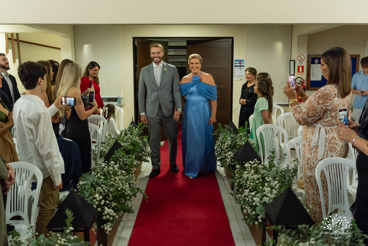 casamento - Camila e Lucas - cerimônia - igreja - avô da noiva - emocionante - chuva - ensaio fotográfico - amor - conexão - recepção - convidados - pista de dança - festa animada - família - amigos - alegria - Antonio Rocha Fotografias-Pelotas
