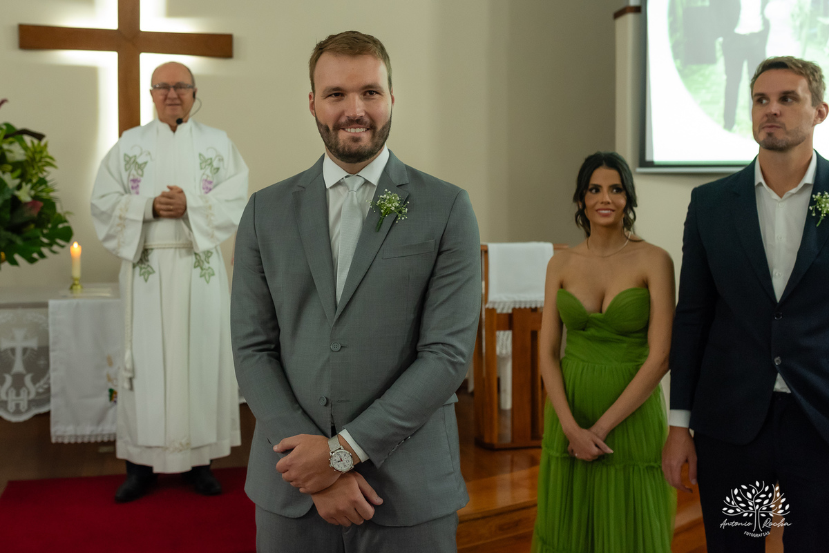 casamento - Camila e Lucas - cerimônia - igreja - avô da noiva - emocionante - chuva - ensaio fotográfico - amor - conexão - recepção - convidados - pista de dança - festa animada - família - amigos - alegria - Antonio Rocha Fotografias-Pelotas