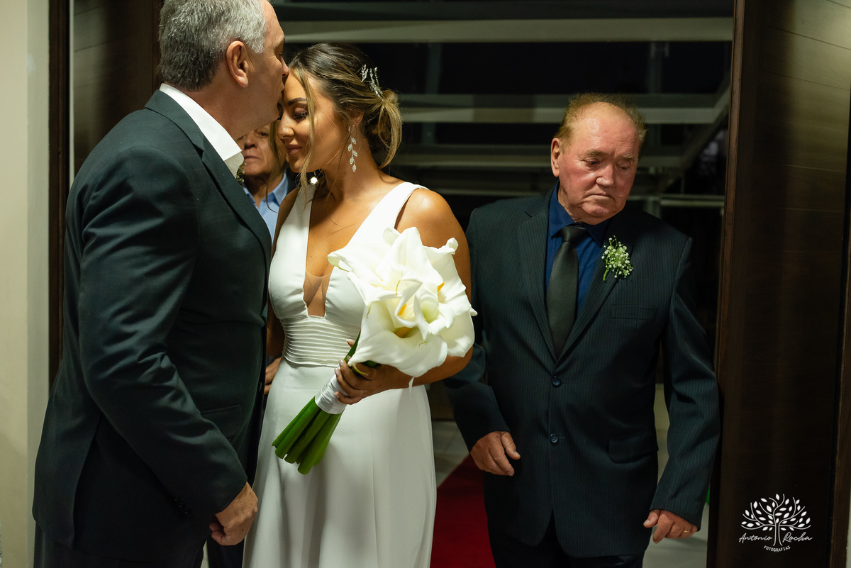 casamento - Camila e Lucas - cerimônia - igreja - avô da noiva - emocionante - chuva - ensaio fotográfico - amor - conexão - recepção - convidados - pista de dança - festa animada - família - amigos - alegria - Antonio Rocha Fotografias-Pelotas