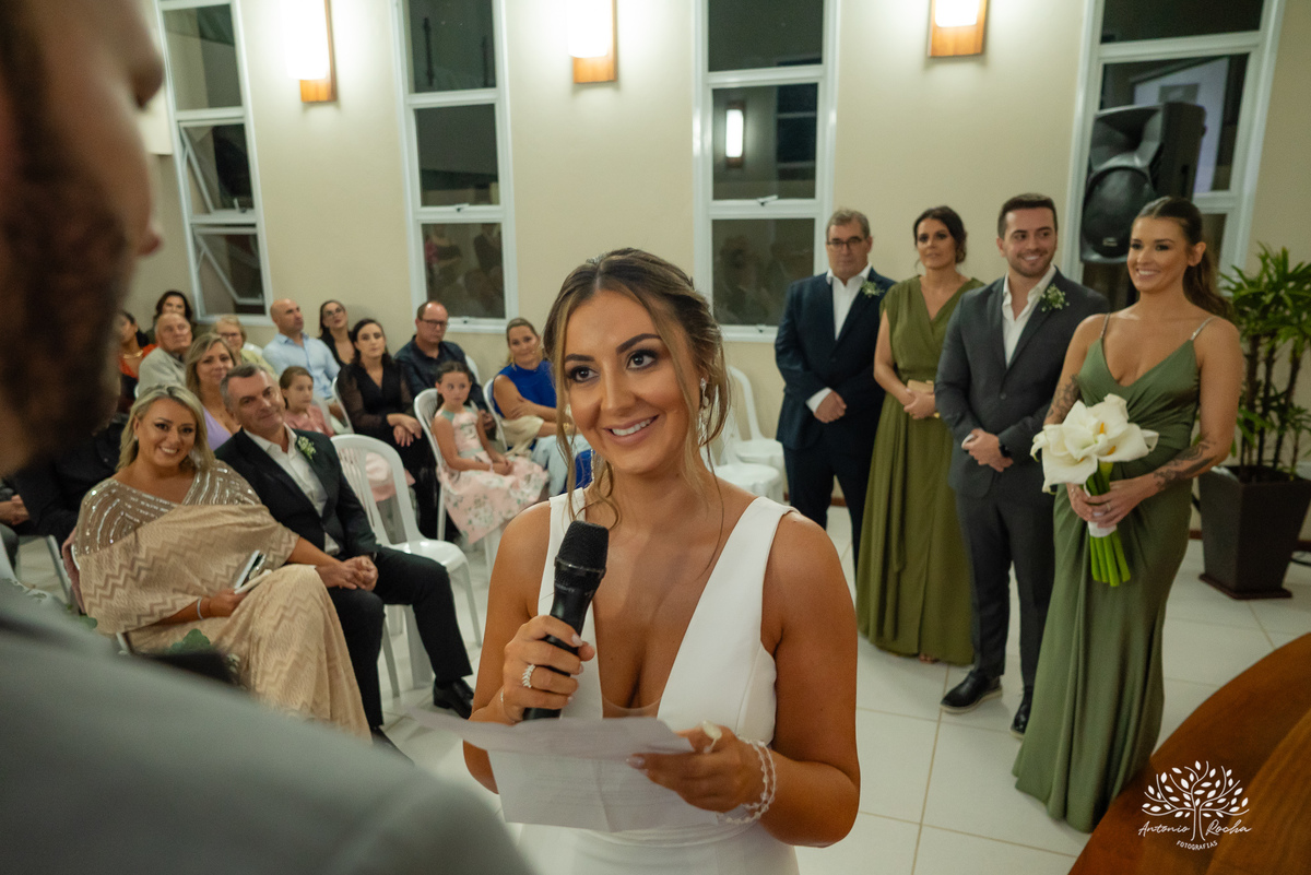 casamento - Camila e Lucas - cerimônia - igreja - avô da noiva - emocionante - chuva - ensaio fotográfico - amor - conexão - recepção - convidados - pista de dança - festa animada - família - amigos - alegria - Antonio Rocha Fotografias-Pelotas