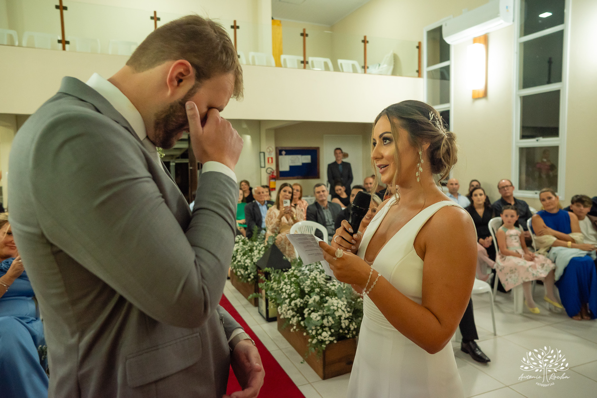 casamento - Camila e Lucas - cerimônia - igreja - avô da noiva - emocionante - chuva - ensaio fotográfico - amor - conexão - recepção - convidados - pista de dança - festa animada - família - amigos - alegria - Antonio Rocha Fotografias-Pelotas