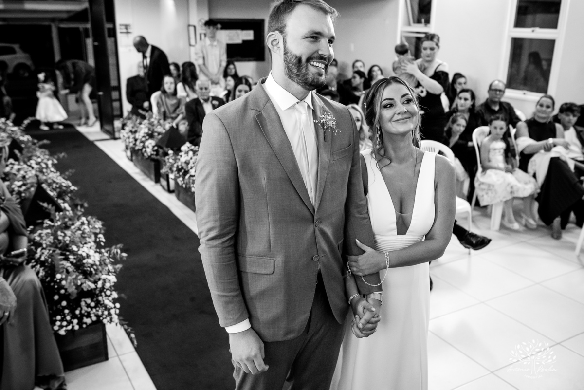 casamento - Camila e Lucas - cerimônia - igreja - avô da noiva - emocionante - chuva - ensaio fotográfico - amor - conexão - recepção - convidados - pista de dança - festa animada - família - amigos - alegria - Antonio Rocha Fotografias-Pelotas