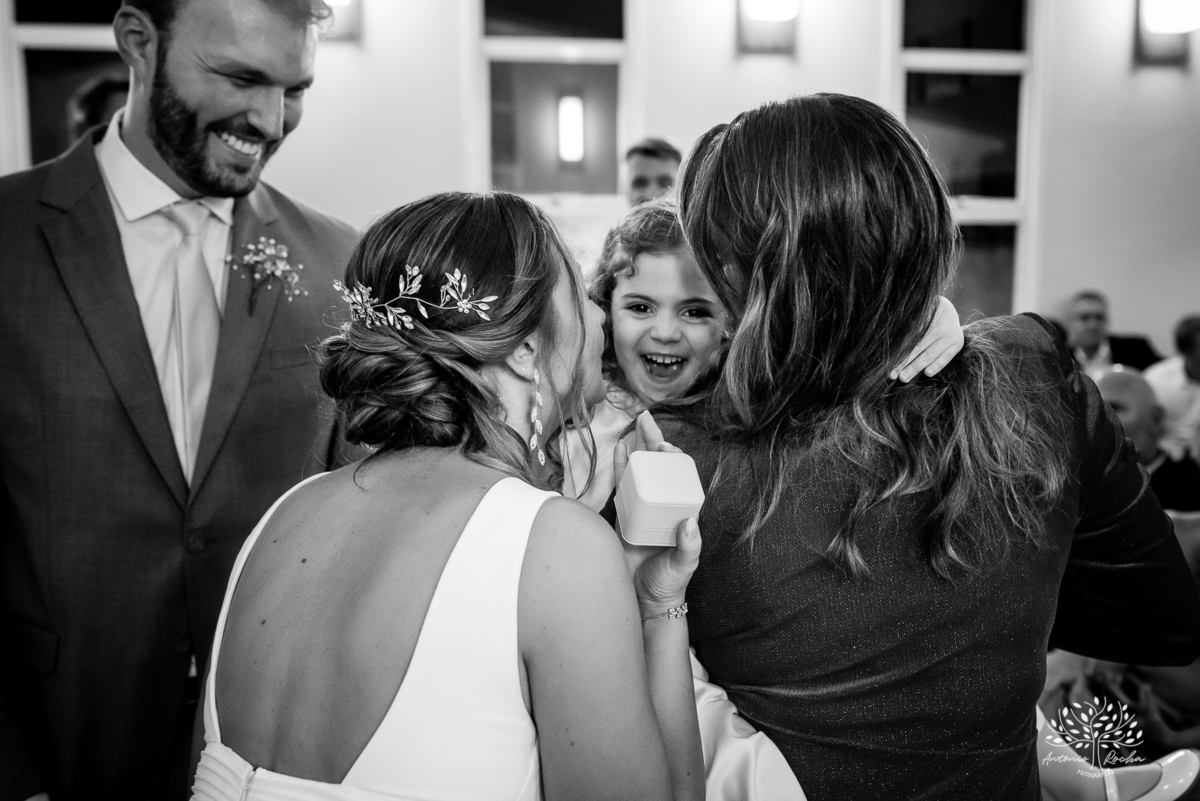 casamento - Camila e Lucas - cerimônia - igreja - avô da noiva - emocionante - chuva - ensaio fotográfico - amor - conexão - recepção - convidados - pista de dança - festa animada - família - amigos - alegria - Antonio Rocha Fotografias-Pelotas