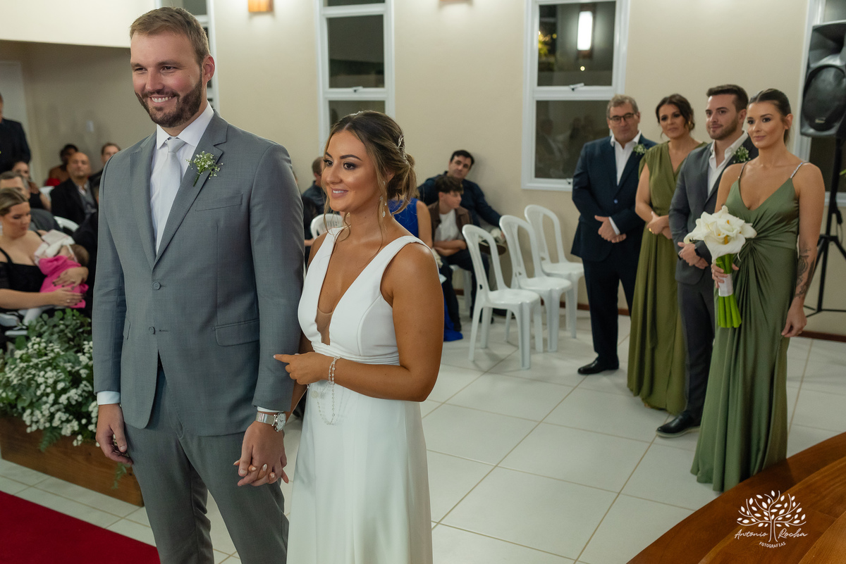 casamento - Camila e Lucas - cerimônia - igreja - avô da noiva - emocionante - chuva - ensaio fotográfico - amor - conexão - recepção - convidados - pista de dança - festa animada - família - amigos - alegria - Antonio Rocha Fotografias-Pelotas