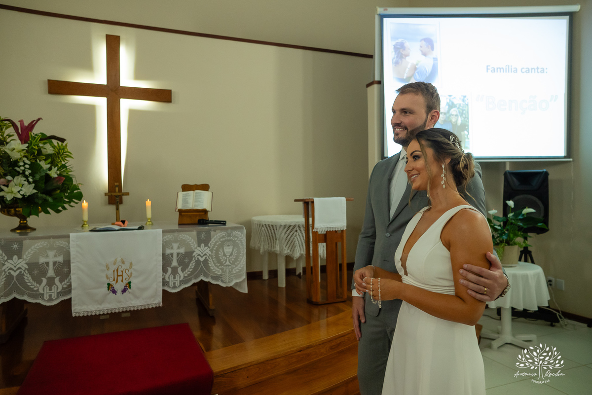 casamento - Camila e Lucas - cerimônia - igreja - avô da noiva - emocionante - chuva - ensaio fotográfico - amor - conexão - recepção - convidados - pista de dança - festa animada - família - amigos - alegria - Antonio Rocha Fotografias-Pelotas