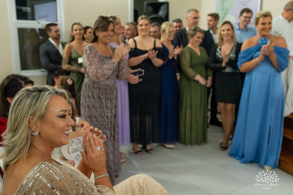 casamento - Camila e Lucas - cerimônia - igreja - avô da noiva - emocionante - chuva - ensaio fotográfico - amor - conexão - recepção - convidados - pista de dança - festa animada - família - amigos - alegria - Antonio Rocha Fotografias-Pelotas