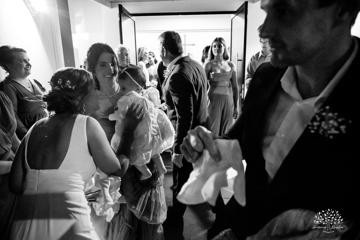 casamento - Camila e Lucas - cerimônia - igreja - avô da noiva - emocionante - chuva - ensaio fotográfico - amor - conexão - recepção - convidados - pista de dança - festa animada - família - amigos - alegria - Antonio Rocha Fotografias-Pelotas