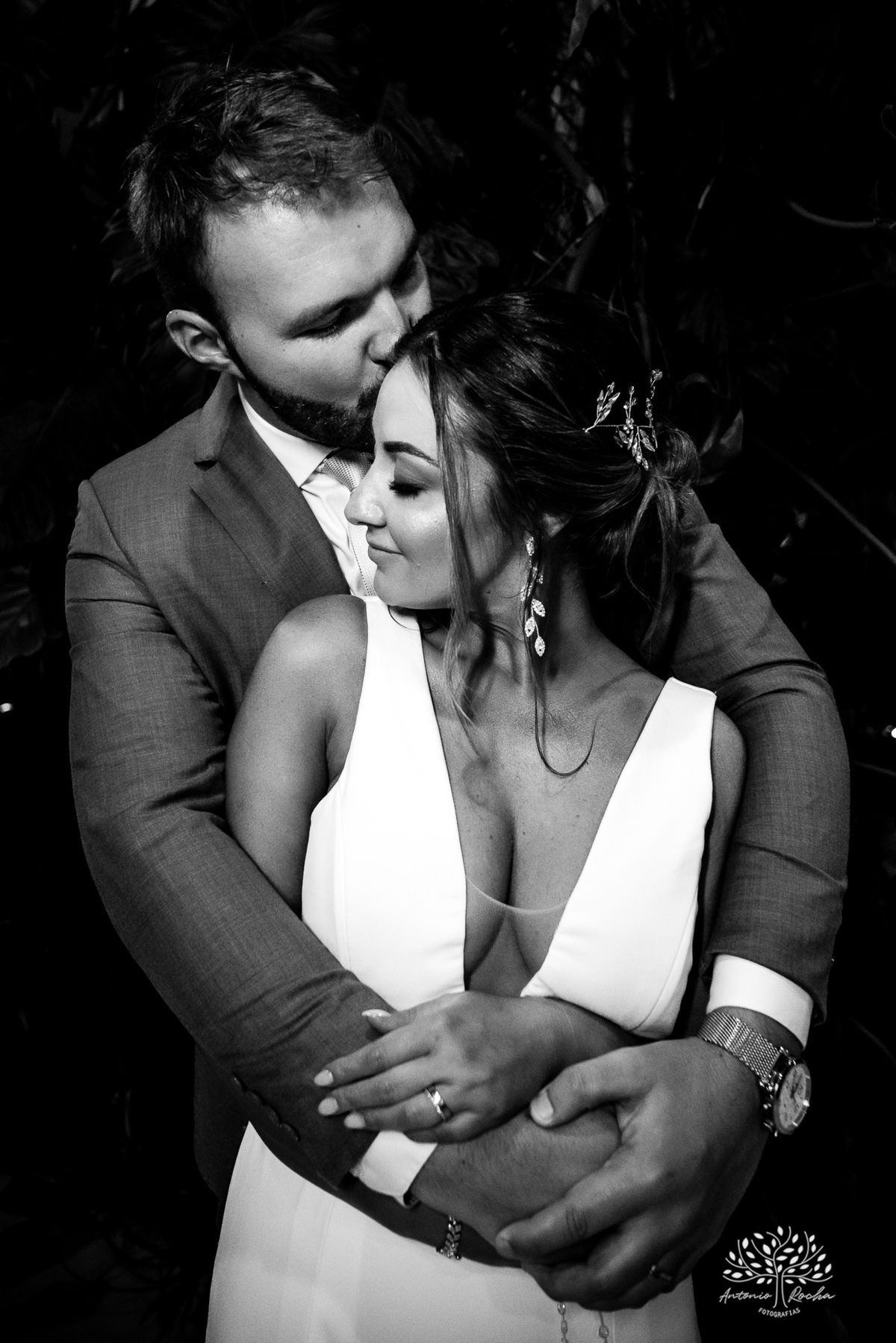 casamento - Camila e Lucas - cerimônia - igreja - avô da noiva - emocionante - chuva - ensaio fotográfico - amor - conexão - recepção - convidados - pista de dança - festa animada - família - amigos - alegria - Antonio Rocha Fotografias-Pelotas