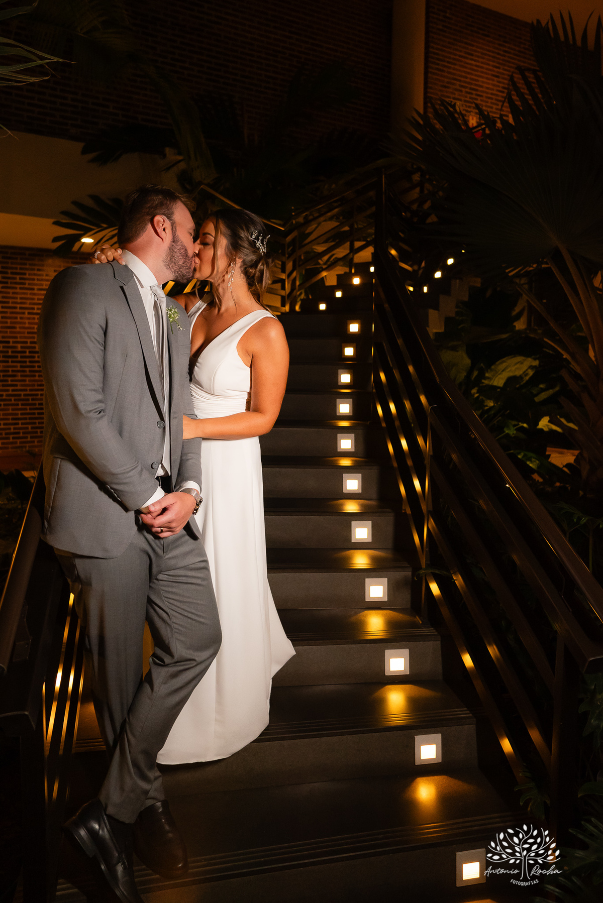 casamento - Camila e Lucas - cerimônia - igreja - avô da noiva - emocionante - chuva - ensaio fotográfico - amor - conexão - recepção - convidados - pista de dança - festa animada - família - amigos - alegria - Antonio Rocha Fotografias-Pelotas