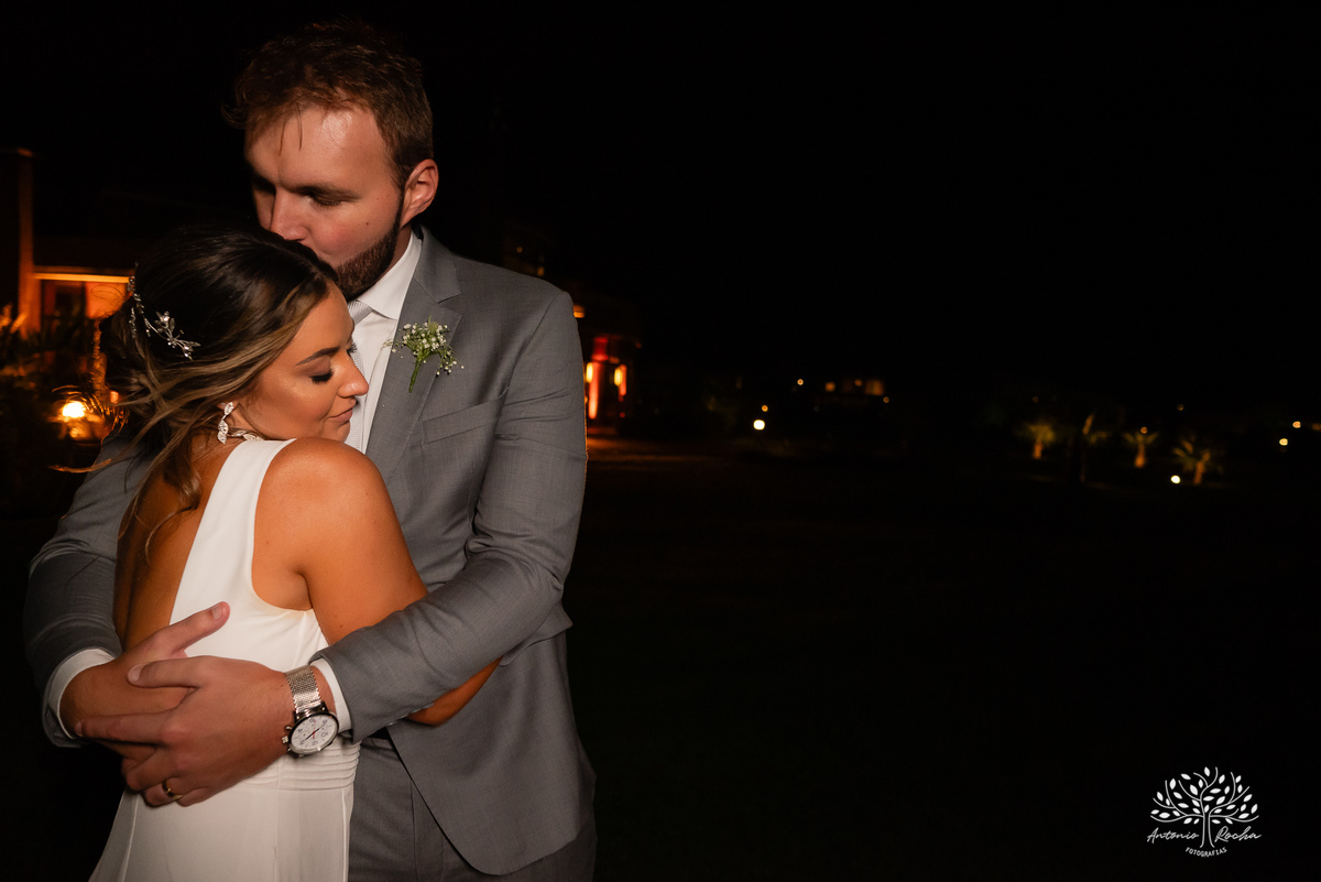 casamento - Camila e Lucas - cerimônia - igreja - avô da noiva - emocionante - chuva - ensaio fotográfico - amor - conexão - recepção - convidados - pista de dança - festa animada - família - amigos - alegria - Antonio Rocha Fotografias-Pelotas