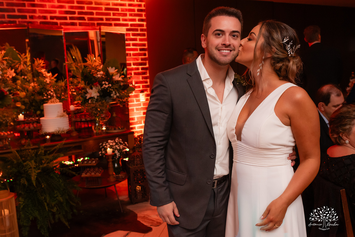 casamento - Camila e Lucas - cerimônia - igreja - avô da noiva - emocionante - chuva - ensaio fotográfico - amor - conexão - recepção - convidados - pista de dança - festa animada - família - amigos - alegria - Antonio Rocha Fotografias-Pelotas