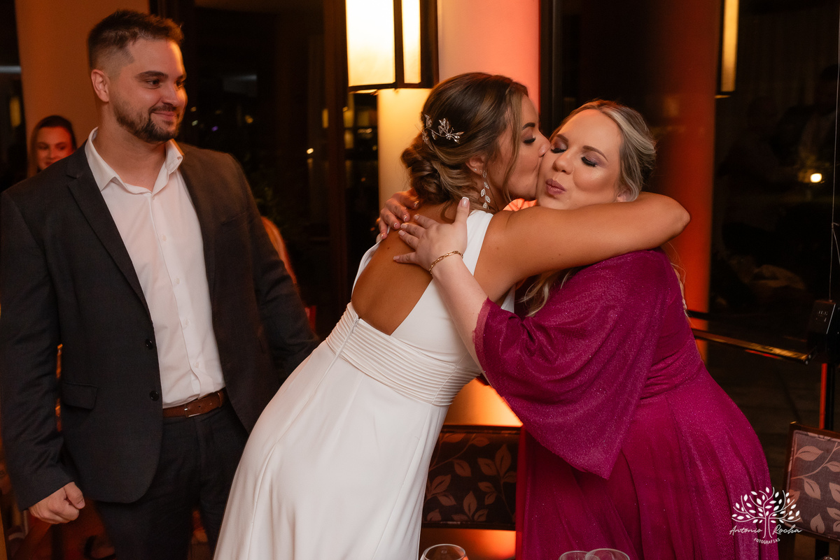 casamento - Camila e Lucas - cerimônia - igreja - avô da noiva - emocionante - chuva - ensaio fotográfico - amor - conexão - recepção - convidados - pista de dança - festa animada - família - amigos - alegria - Antonio Rocha Fotografias-Pelotas