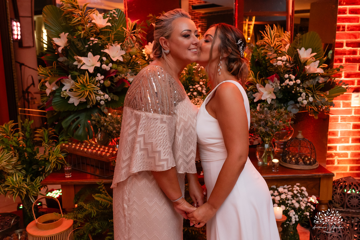 casamento - Camila e Lucas - cerimônia - igreja - avô da noiva - emocionante - chuva - ensaio fotográfico - amor - conexão - recepção - convidados - pista de dança - festa animada - família - amigos - alegria - Antonio Rocha Fotografias-Pelotas