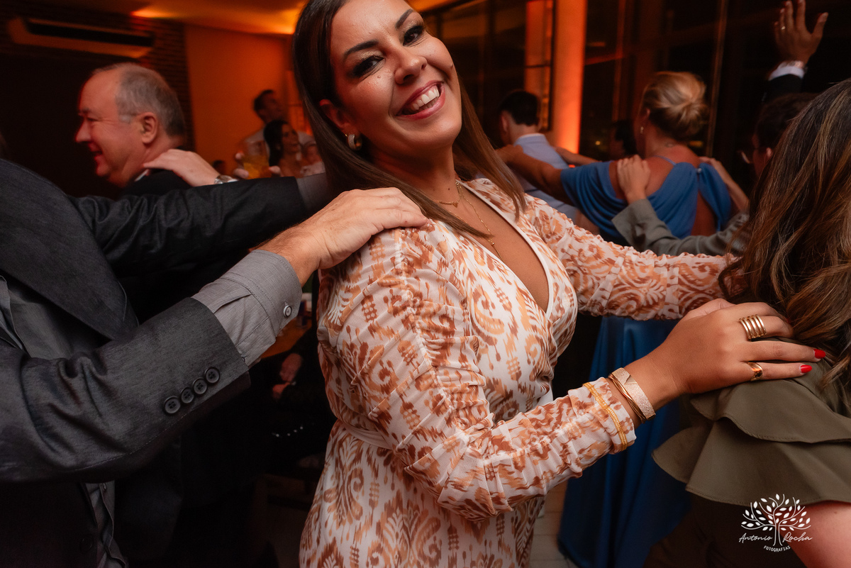 casamento - Camila e Lucas - cerimônia - igreja - avô da noiva - emocionante - chuva - ensaio fotográfico - amor - conexão - recepção - convidados - pista de dança - festa animada - família - amigos - alegria - Antonio Rocha Fotografias-Pelotas