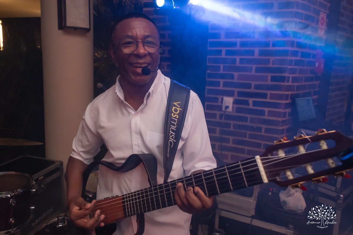 casamento - Camila e Lucas - cerimônia - igreja - avô da noiva - emocionante - chuva - ensaio fotográfico - amor - conexão - recepção - convidados - pista de dança - festa animada - família - amigos - alegria - Antonio Rocha Fotografias-Pelotas