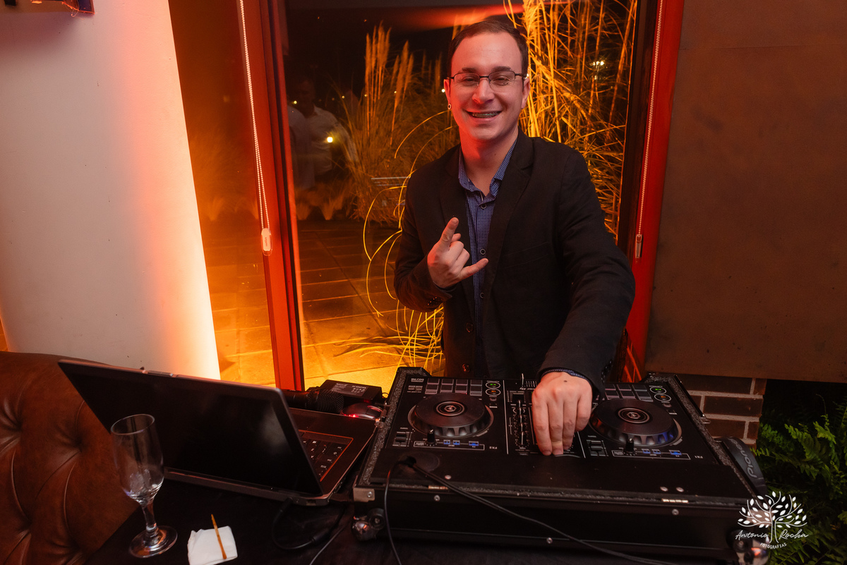 casamento - Camila e Lucas - cerimônia - igreja - avô da noiva - emocionante - chuva - ensaio fotográfico - amor - conexão - recepção - convidados - pista de dança - festa animada - família - amigos - alegria - Antonio Rocha Fotografias-Pelotas