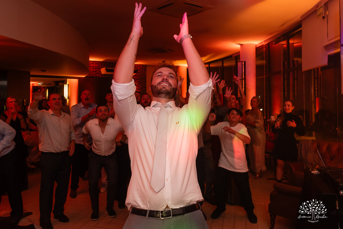 casamento - Camila e Lucas - cerimônia - igreja - avô da noiva - emocionante - chuva - ensaio fotográfico - amor - conexão - recepção - convidados - pista de dança - festa animada - família - amigos - alegria - Antonio Rocha Fotografias-Pelotas
