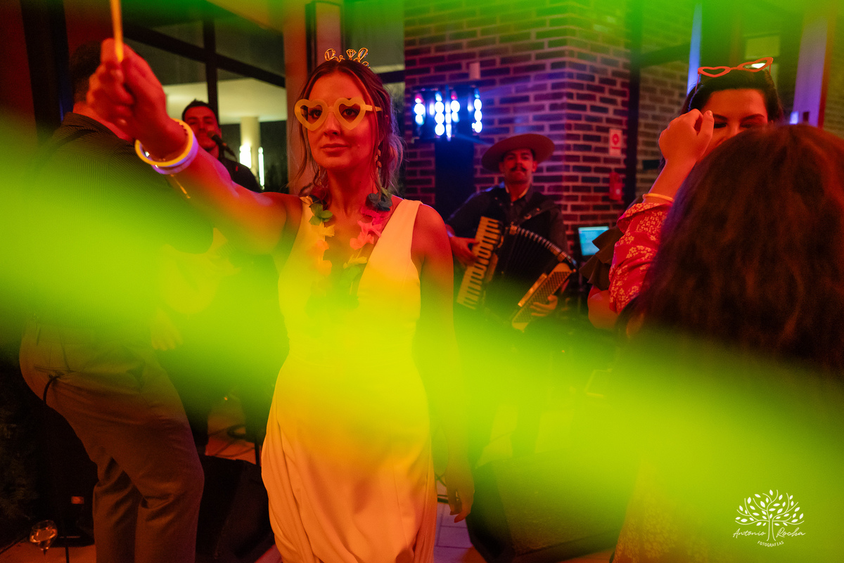 casamento - Camila e Lucas - cerimônia - igreja - avô da noiva - emocionante - chuva - ensaio fotográfico - amor - conexão - recepção - convidados - pista de dança - festa animada - família - amigos - alegria - Antonio Rocha Fotografias-Pelotas