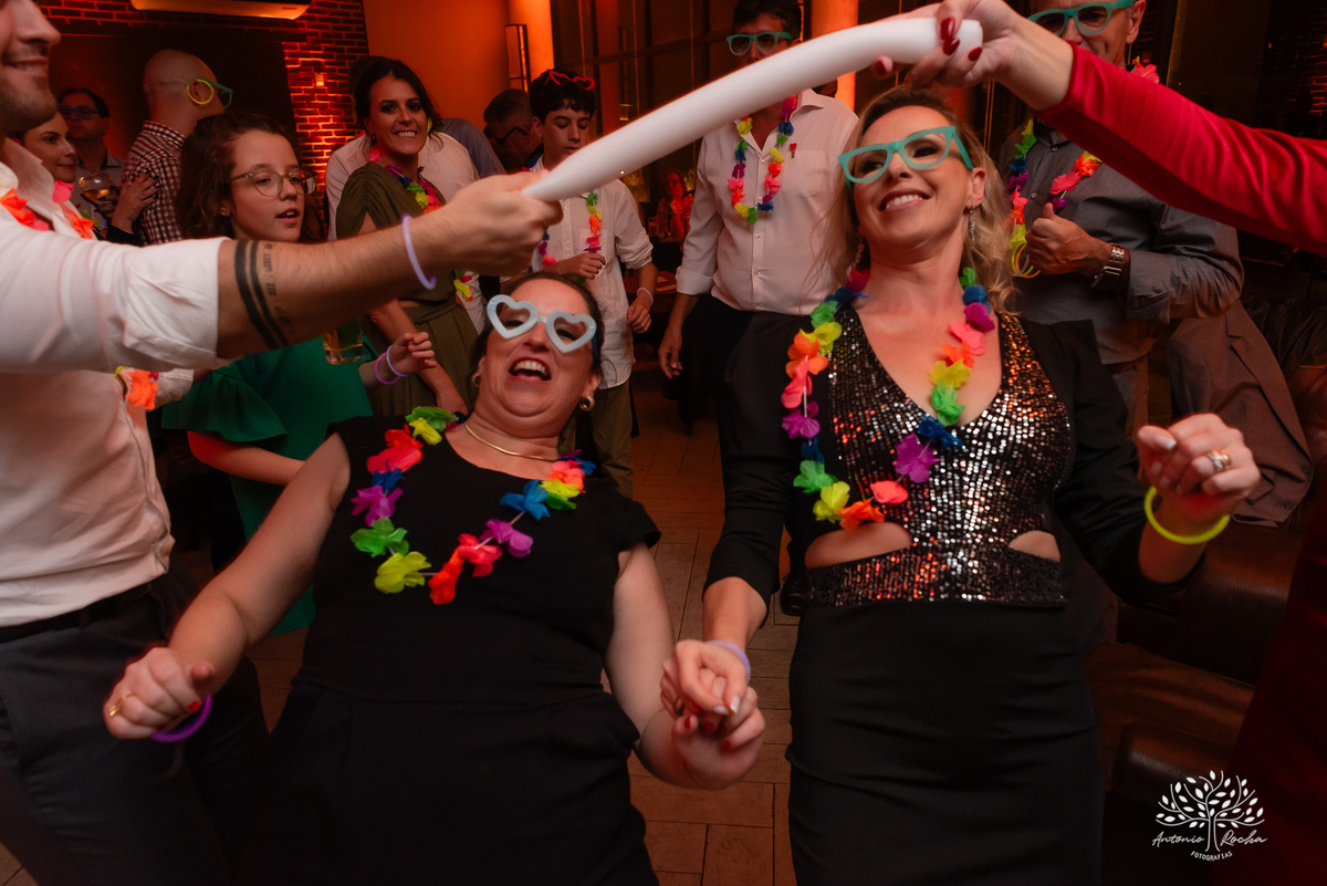 casamento - Camila e Lucas - cerimônia - igreja - avô da noiva - emocionante - chuva - ensaio fotográfico - amor - conexão - recepção - convidados - pista de dança - festa animada - família - amigos - alegria - Antonio Rocha Fotografias-Pelotas