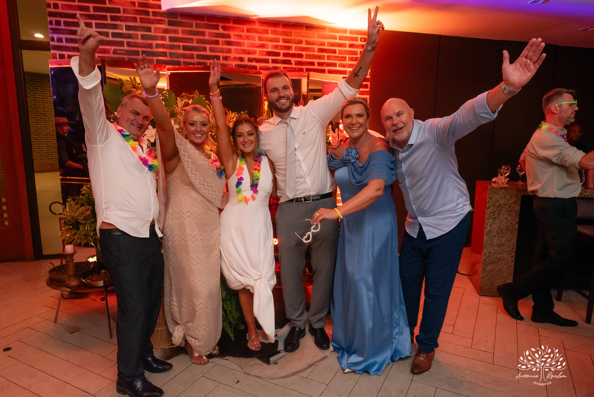 casamento - Camila e Lucas - cerimônia - igreja - avô da noiva - emocionante - chuva - ensaio fotográfico - amor - conexão - recepção - convidados - pista de dança - festa animada - família - amigos - alegria - Antonio Rocha Fotografias-Pelotas