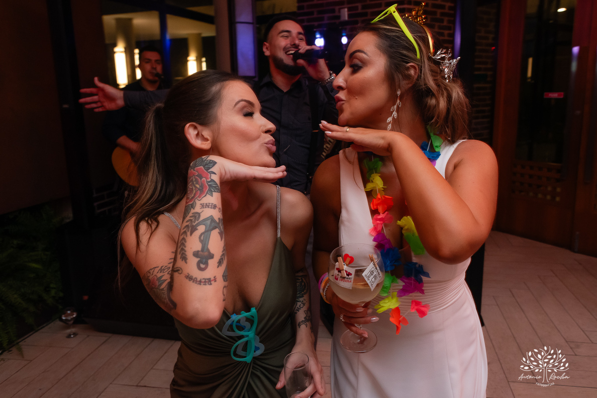 casamento - Camila e Lucas - cerimônia - igreja - avô da noiva - emocionante - chuva - ensaio fotográfico - amor - conexão - recepção - convidados - pista de dança - festa animada - família - amigos - alegria - Antonio Rocha Fotografias-Pelotas