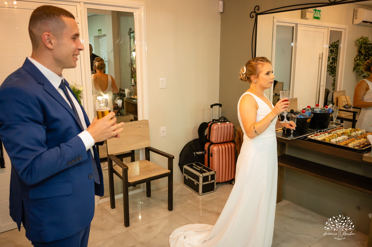 festa - Mayara - Guilherme -  adultos - crianças - pista de dança - animação - brincadeiras - alegria - amigos - familiares - cerimônia - Chácara do Amanhecer - amor - preparativos - gratidão - casal - fotógrafo - Pelotas-Antonio Rocha Fotografias